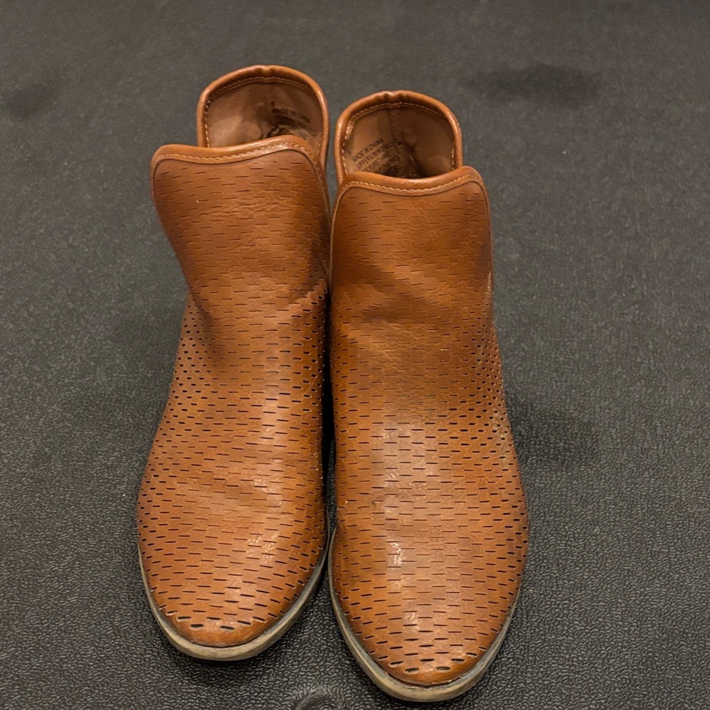American Eagle Outfitters Tan Heeled Boots